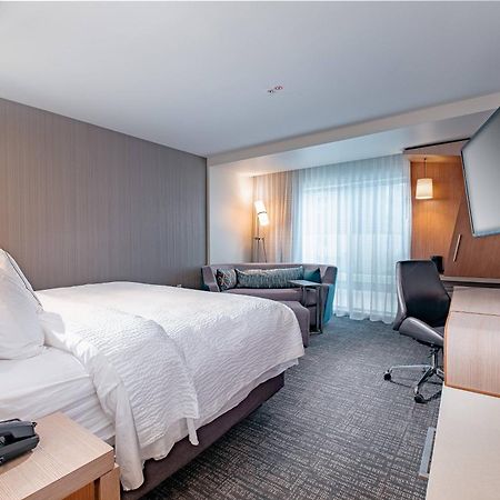 Отель Courtyard By Marriott Toledo West Экстерьер фото