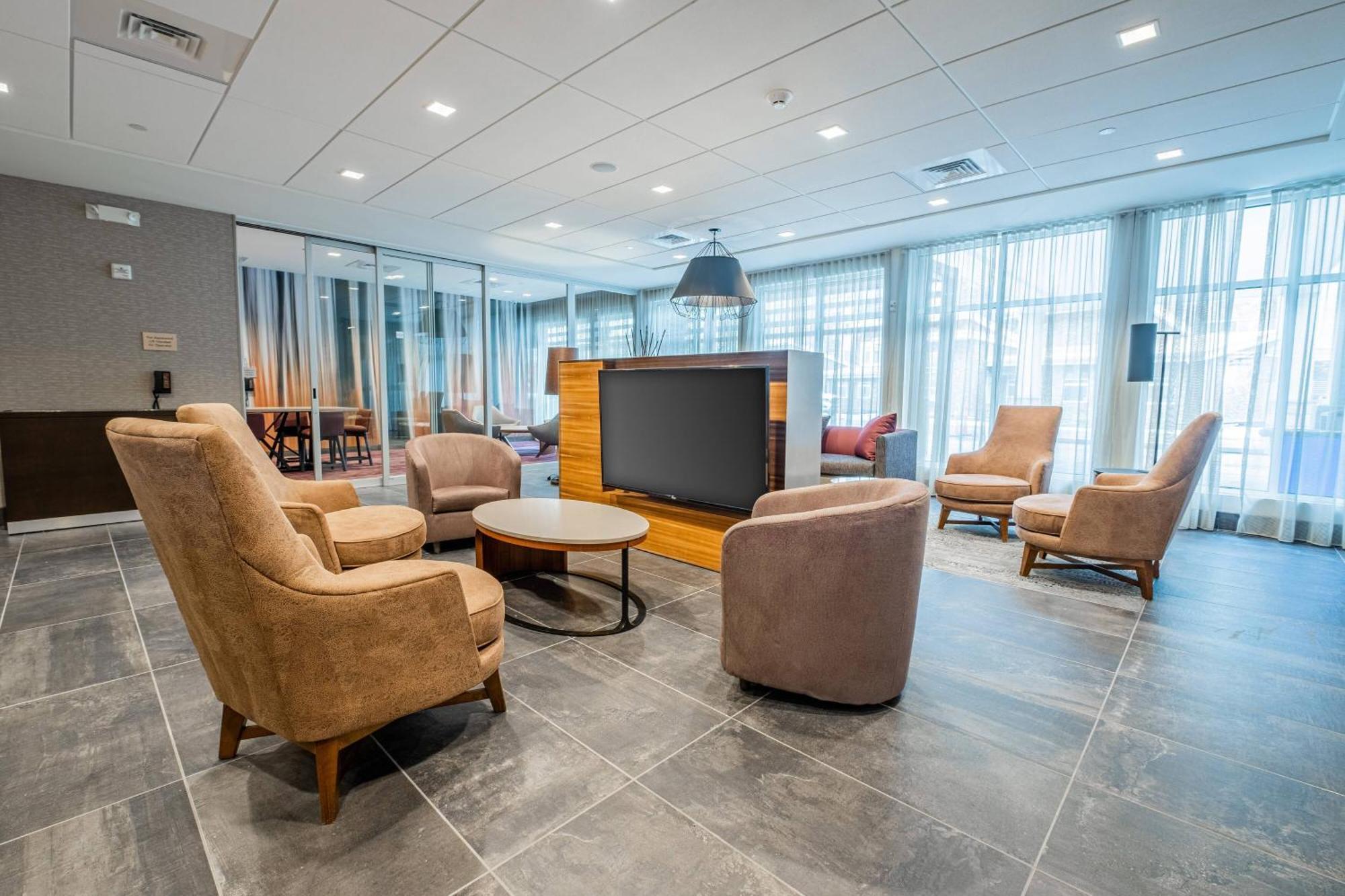Отель Courtyard By Marriott Toledo West Экстерьер фото