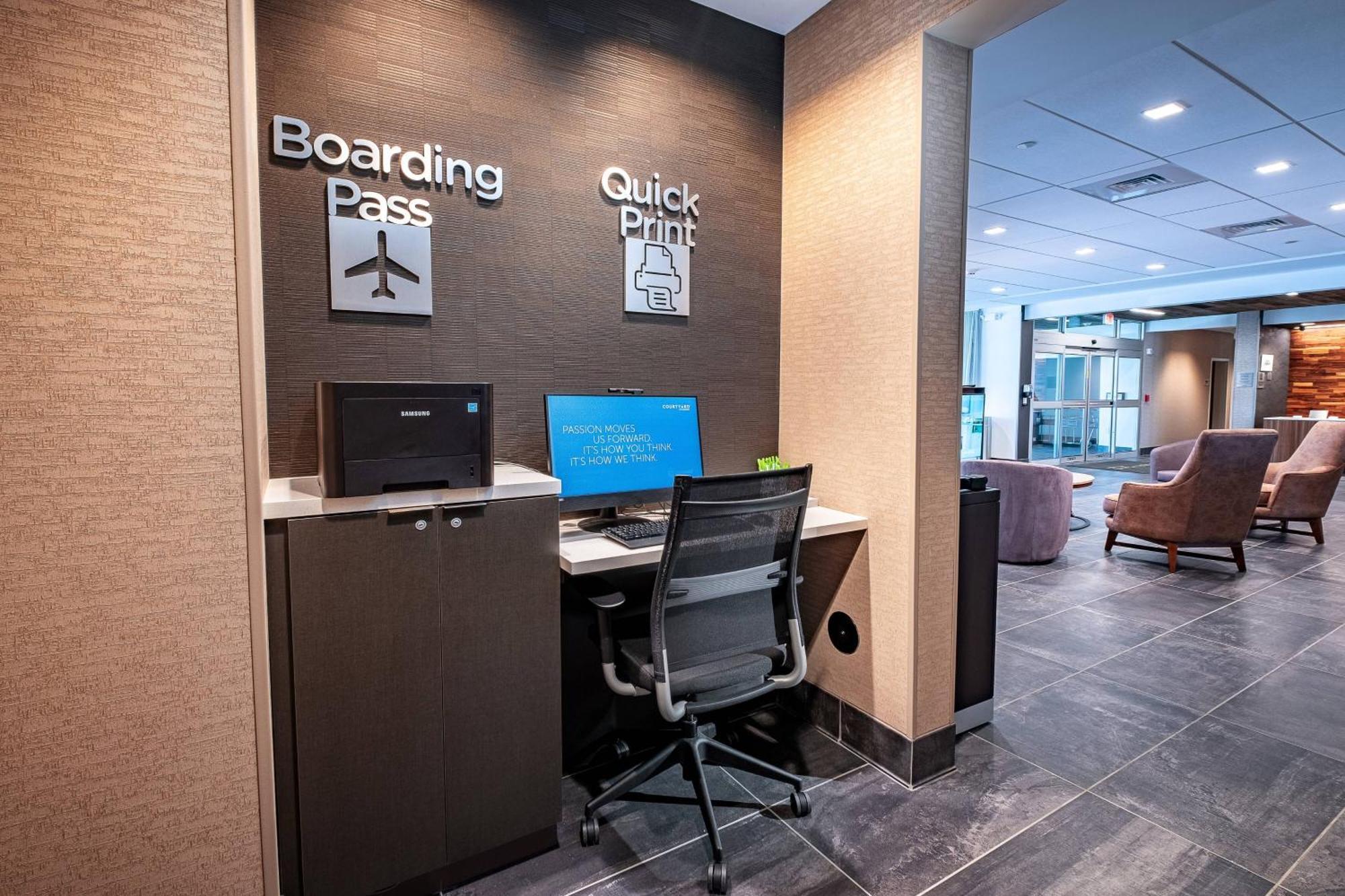 Отель Courtyard By Marriott Toledo West Экстерьер фото