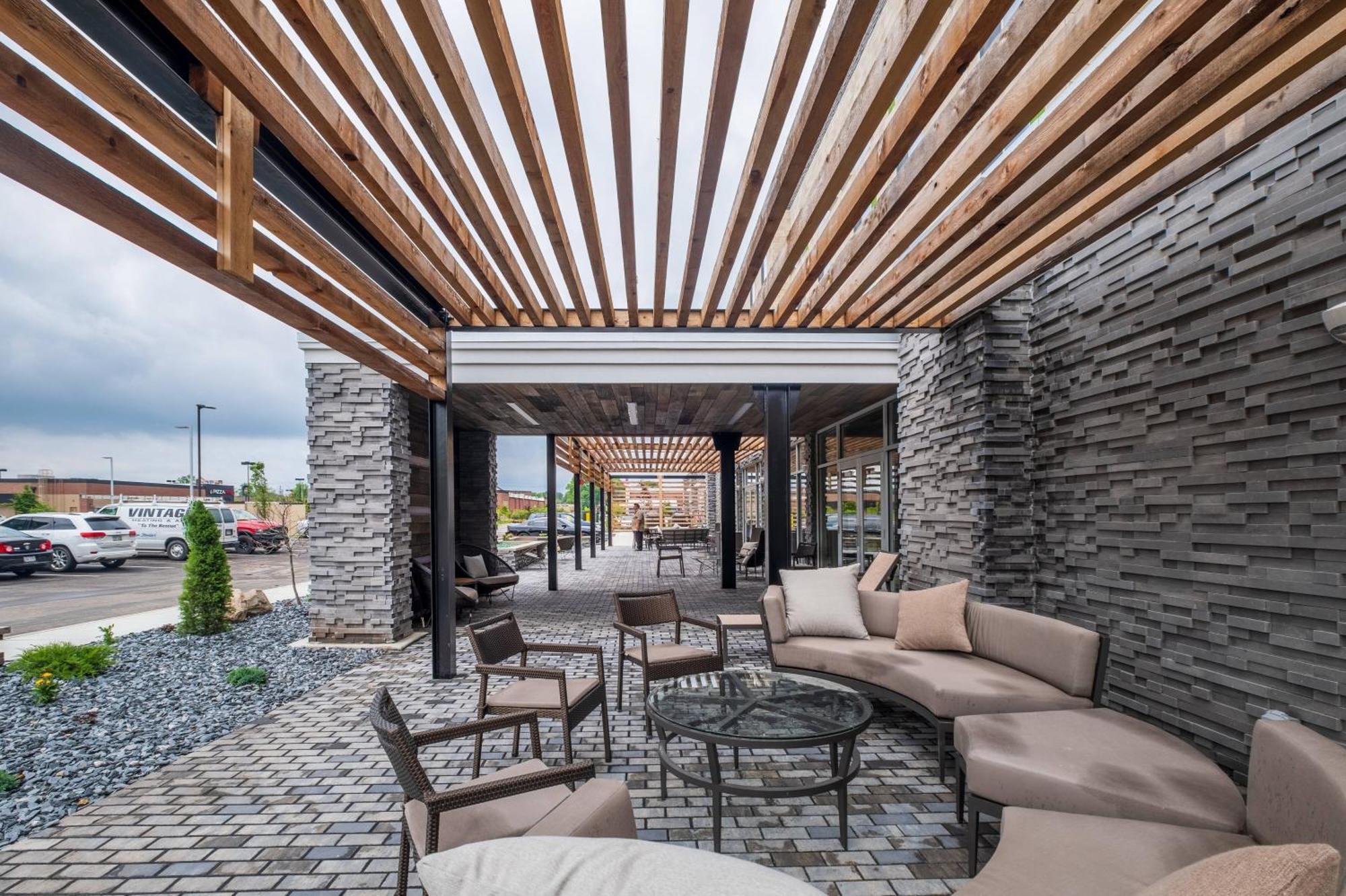 Отель Courtyard By Marriott Toledo West Экстерьер фото