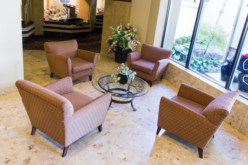 Отель Courtyard By Marriott Toledo West Экстерьер фото