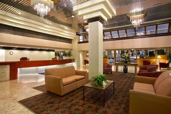 Отель Courtyard By Marriott Toledo West Интерьер фото
